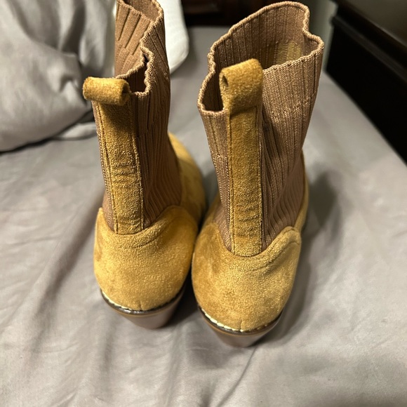 Corky's Crackling Boot - Camel sized 7 - Picture 4 of 7